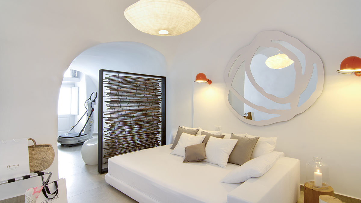 Honeymoon Suite with Private Heated Pool & Caldera View